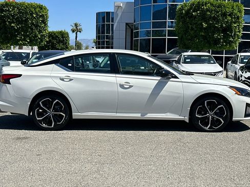 Used 2024 Nissan Altima 2.5 SR AWD/4WD image 3
