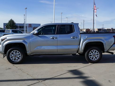 Certified 2025 Toyota Tacoma SR5 AWD/4WD image 5