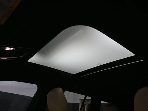 Used 2024 Jeep Grand Cherokee Limited w/ Luxury Tech Group II image 23