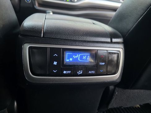 Used 2014 Toyota Highlander XLE AWD/4WD image 25