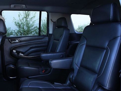 Used 2017 Chevrolet Suburban LT RWD image 17