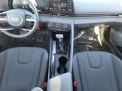 Used 2024 Hyundai Elantra SE image 19