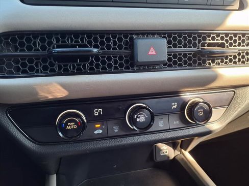 Used 2025 Honda HR-V LX image 7