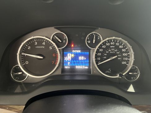 Used 2014 Toyota Tundra Limited w/ Limited Premium Package RWD image 16