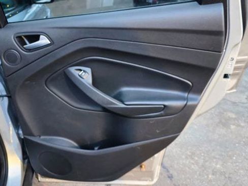 Used 2017 Ford Escape SE w/ Equipment Group 201A image 33