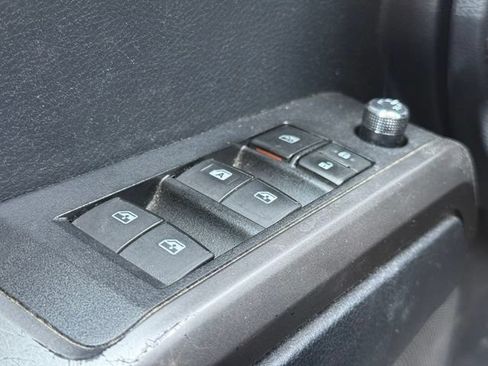 Used 2018 Toyota Tacoma SR5 AWD/4WD image 24