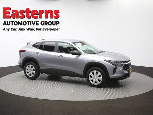 Used 2024 Chevrolet Trax LS FWD image 46