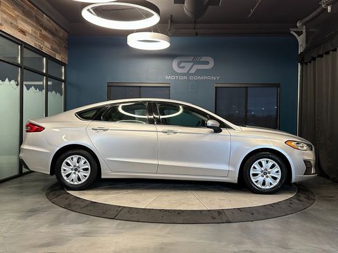 Used 2019 Ford Fusion S image 2