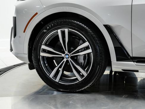 Used 2025 BMW X7 xDrive40i AWD/4WD image 68
