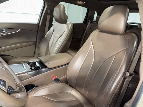 Used 2016 Lincoln MKX Reserve w/ Technology Package FWD image 21