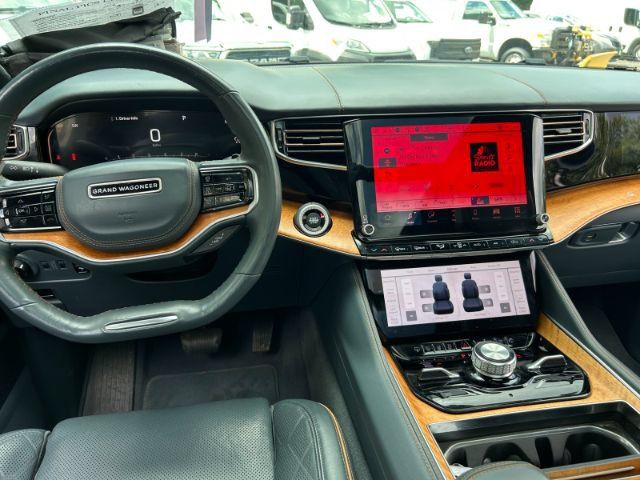 Used 2022 Jeep Grand Wagoneer Series III AWD/4WD image 11