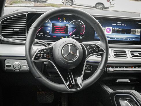 Used 2025 Mercedes-Benz GLS 450 4MATIC image 6