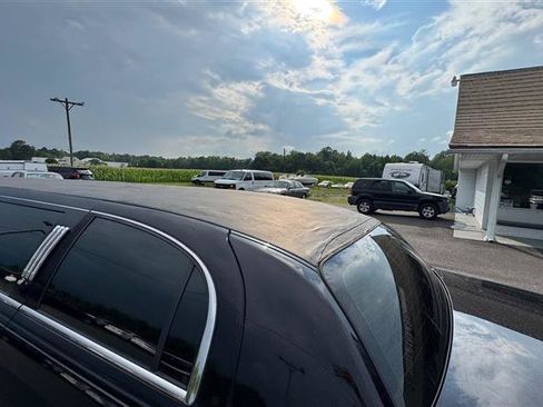 Used 2008 Lincoln Town Car Executive RWD image 35