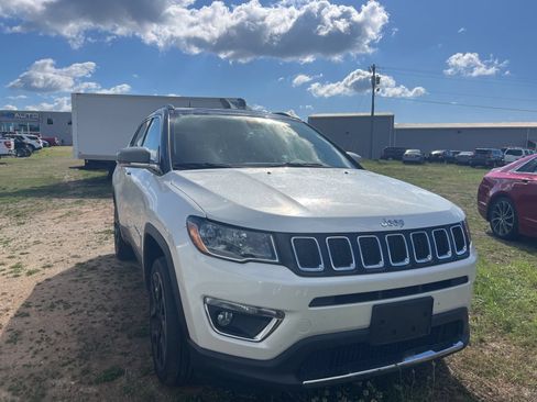 Used 2018 Jeep Compass Limited w/ Navigation Group AWD/4WD image 9