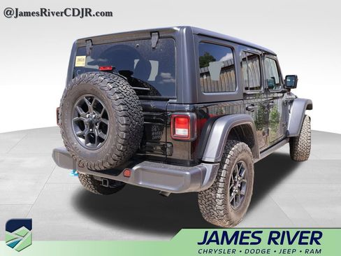 Used 2024 Jeep Wrangler Unlimited AWD/4WD image 17