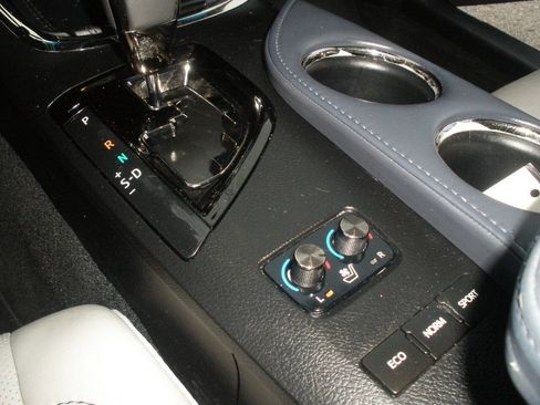 Used 2013 Toyota Avalon Limited image 37