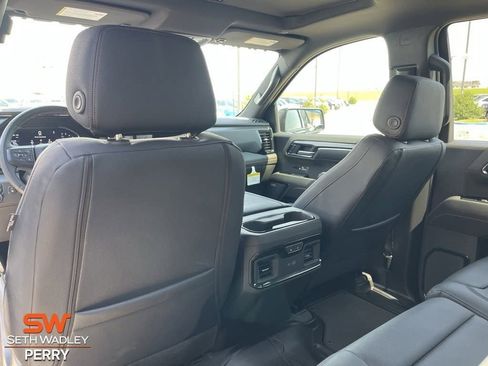 Used 2024 GMC Sierra 1500 AT4 w/ Technology Package image 32