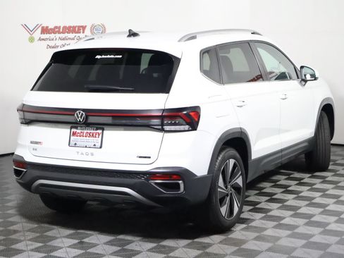 Used 2025 Volkswagen Taos SE AWD/4WD image 5