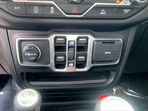 Used 2023 Jeep Wrangler Unlimited Sport AWD/4WD image 35