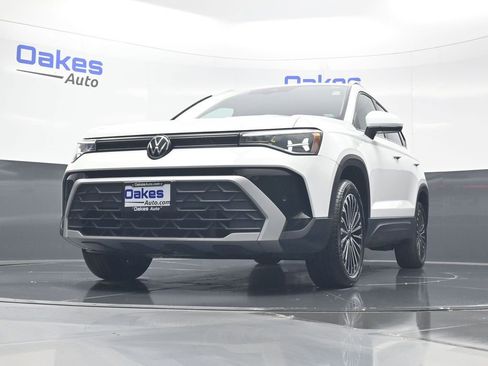 Used 2025 Volkswagen Taos SE FWD image 38