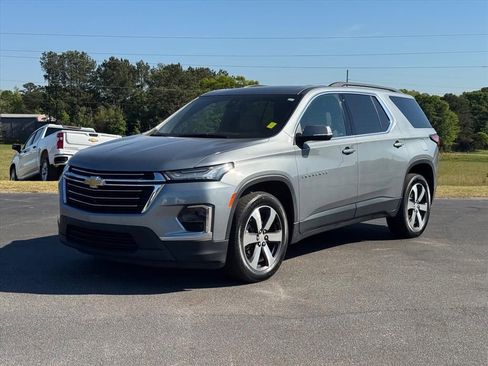 Used 2023 Chevrolet Traverse LT w/ LT Premium Package image 7