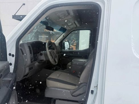 Used 2020 Nissan NV 2500 SV image 9