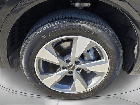 Used 2023 Audi Q5 2.0T Premium w/ Convenience Package image 9