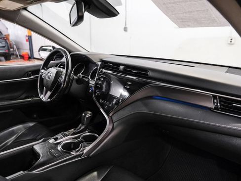 Used 2019 Toyota Camry XSE FWD image 14