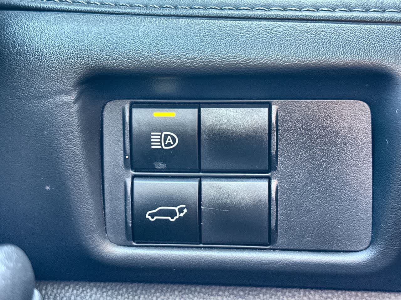 Used 2021 Toyota Highlander XLE AWD/4WD image 22