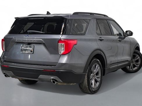 Used 2021 Ford Explorer XLT w/ Equipment Group 202A image 6