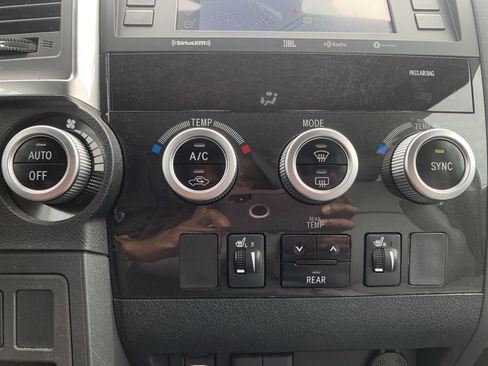 Used 2020 Toyota Sequoia Limited w/ Safety & Convenience Package image 29