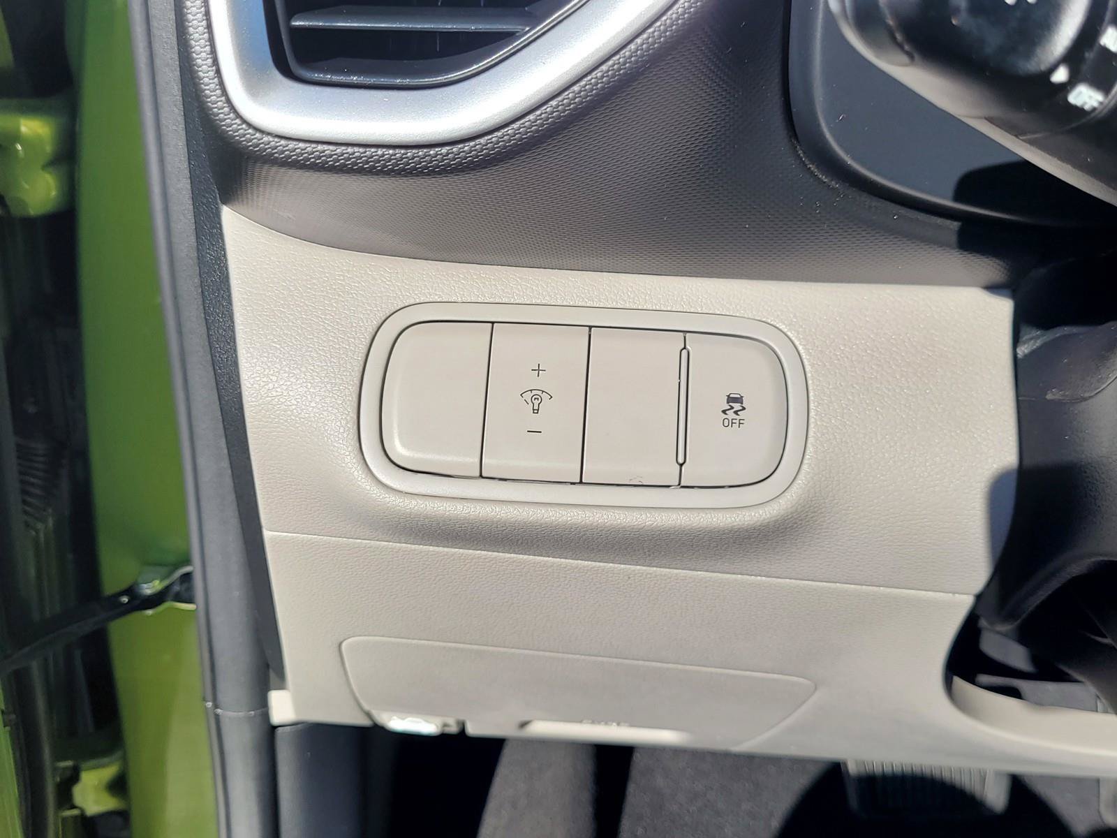 Used 2023 Hyundai Venue SEL FWD image 31