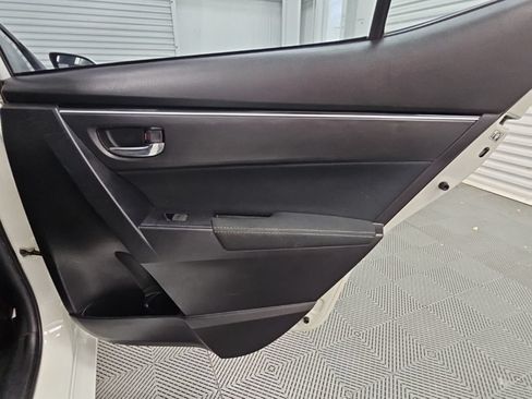 Used 2018 Toyota Corolla LE w/ LE Premium Package w/Moonroof FWD image 27