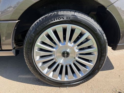 Used 2016 Lincoln Navigator L Select AWD/4WD image 7
