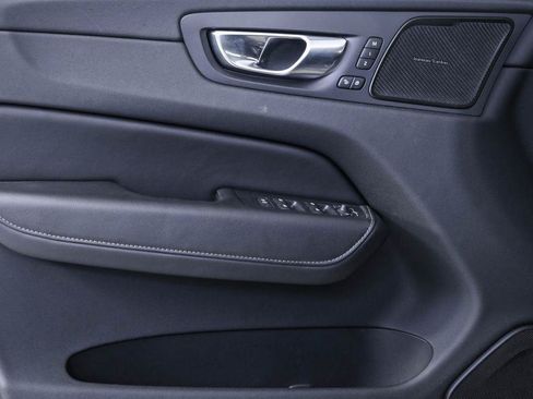 Certified 2023 Volvo XC60 B5 Ultimate w/ Climate Package FWD image 8