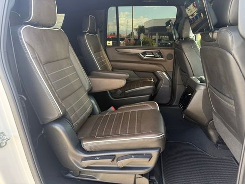 Used 2025 GMC Yukon XL Denali Ultimate AWD/4WD image 22