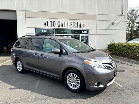 Used 2011 Toyota Sienna Limited image 6