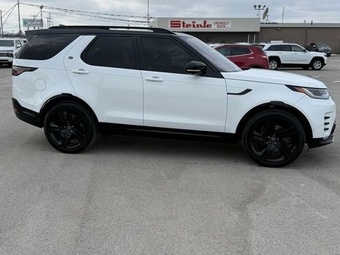 Used 2023 Land Rover Discovery Metropolitan Edition image 2