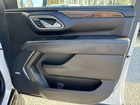 Used 2023 Chevrolet Suburban Premier image 24