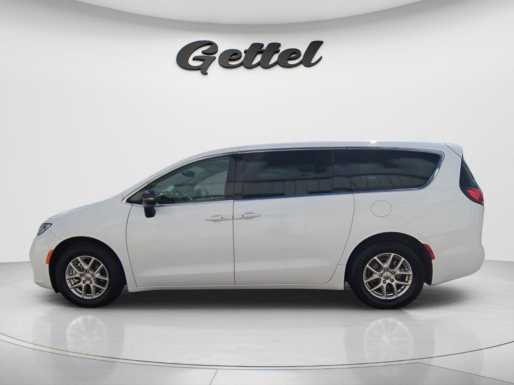 Used 2024 Chrysler Pacifica Touring-L FWD image 8