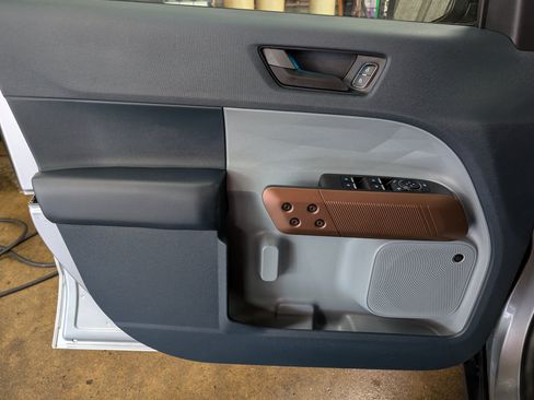 Used 2024 Ford Maverick Lariat FWD image 12