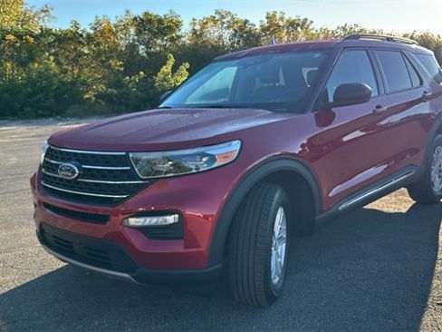 Certified 2023 Ford Explorer XLT w/ Equipment Group 202A image 7