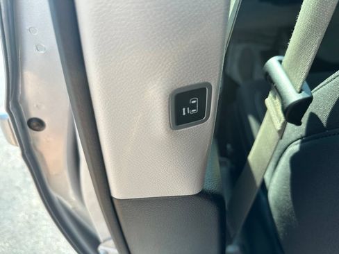 Used 2023 Chrysler Voyager LX FWD image 15