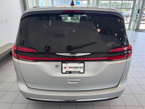 Used 2024 Chrysler Pacifica Touring-L FWD image 45