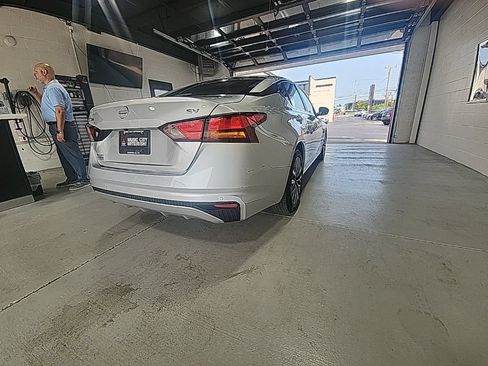 Used 2024 Nissan Altima 2.5 SV FWD image 4