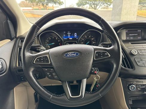 Used 2016 Ford Focus SE w/ SE Sport Package image 23
