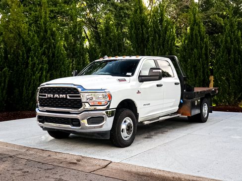 Used 2024 RAM 3500 SLT w/ Quick Order Package 2YG SLT AWD/4WD image 5