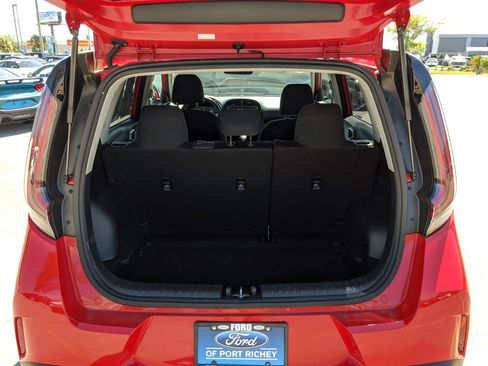 Used 2023 Kia Soul LX image 13