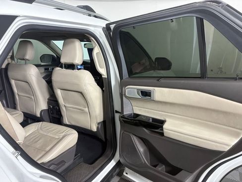 Certified 2021 Ford Explorer Platinum w/ Equipment Group 601A image 37