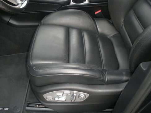 Used 2018 Porsche Macan GTS AWD/4WD image 25